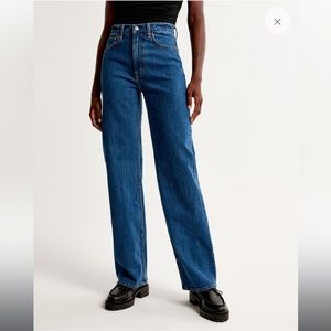 NWT Abercrombie High Rise 90s Relaxed Jean in Dark Wash 27 Extra Short